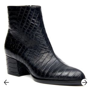 J McLaughlin Black Womens Crocodile leather Gwyneth Booties size 9.5 new!